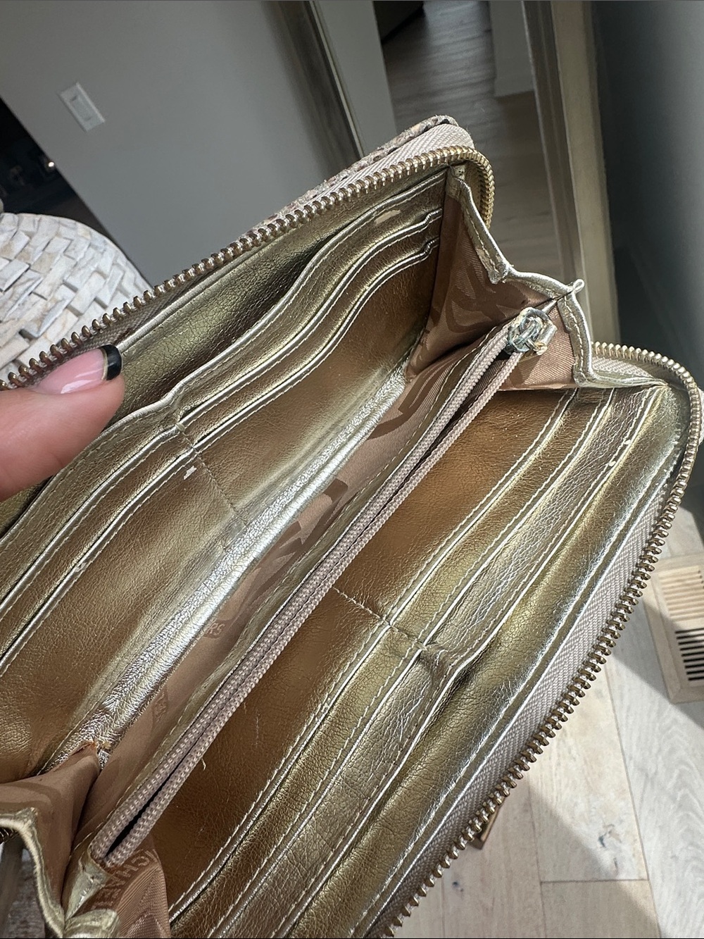 Michael Kors Beige and Black Snake-Print Zip Wallet - Picture 4 of 4